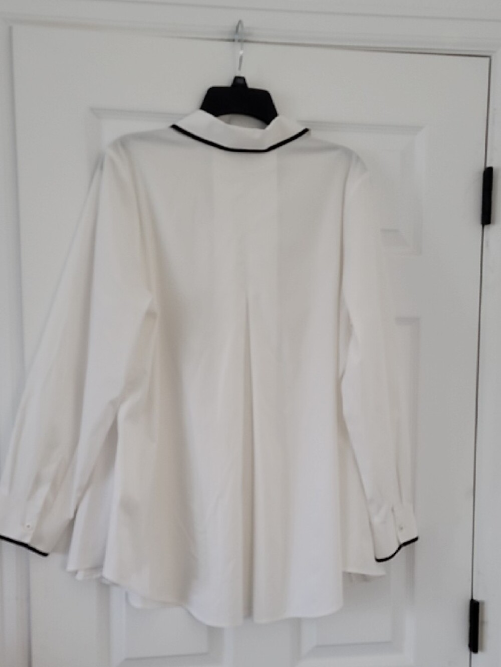 Foxcroft White Blouse with Black Logo Stitching - Picture 4 of 4